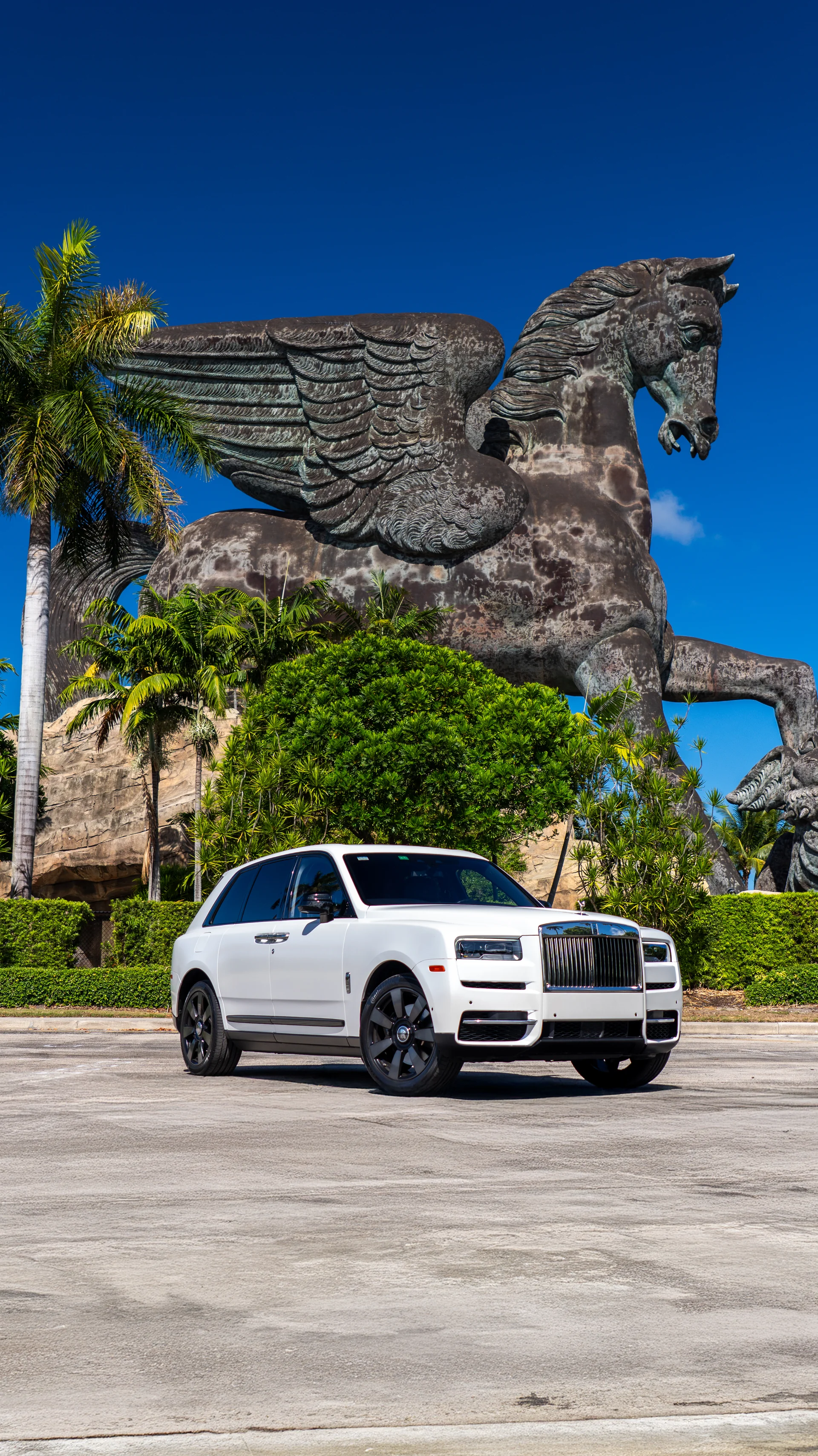 Rolls-Royce Cullinan rental — exterior front three-quarter view